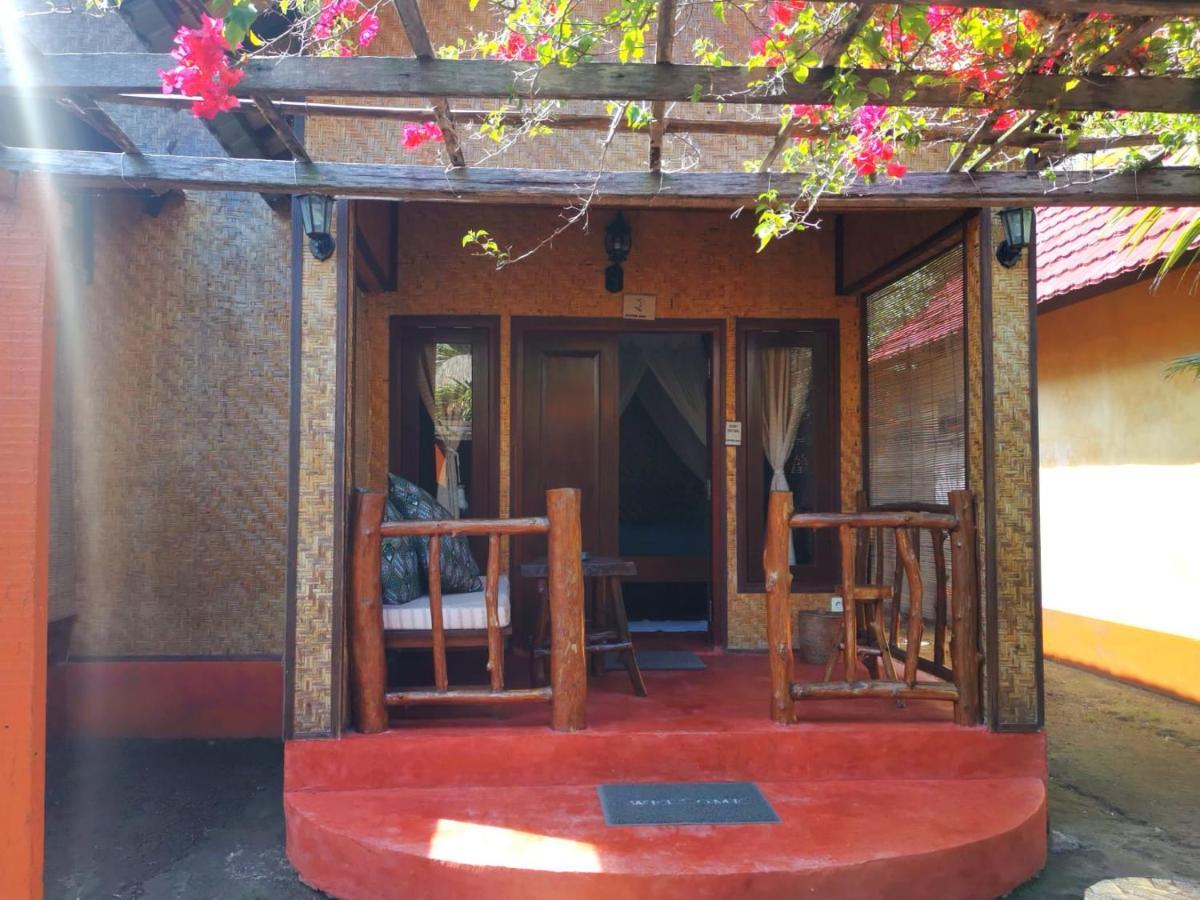 Kampung Meno Bungalows Gili Meno Bilik gambar